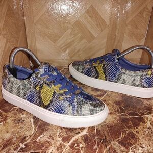 J/slides women's fashion shoes sneaker size 8.5. 051